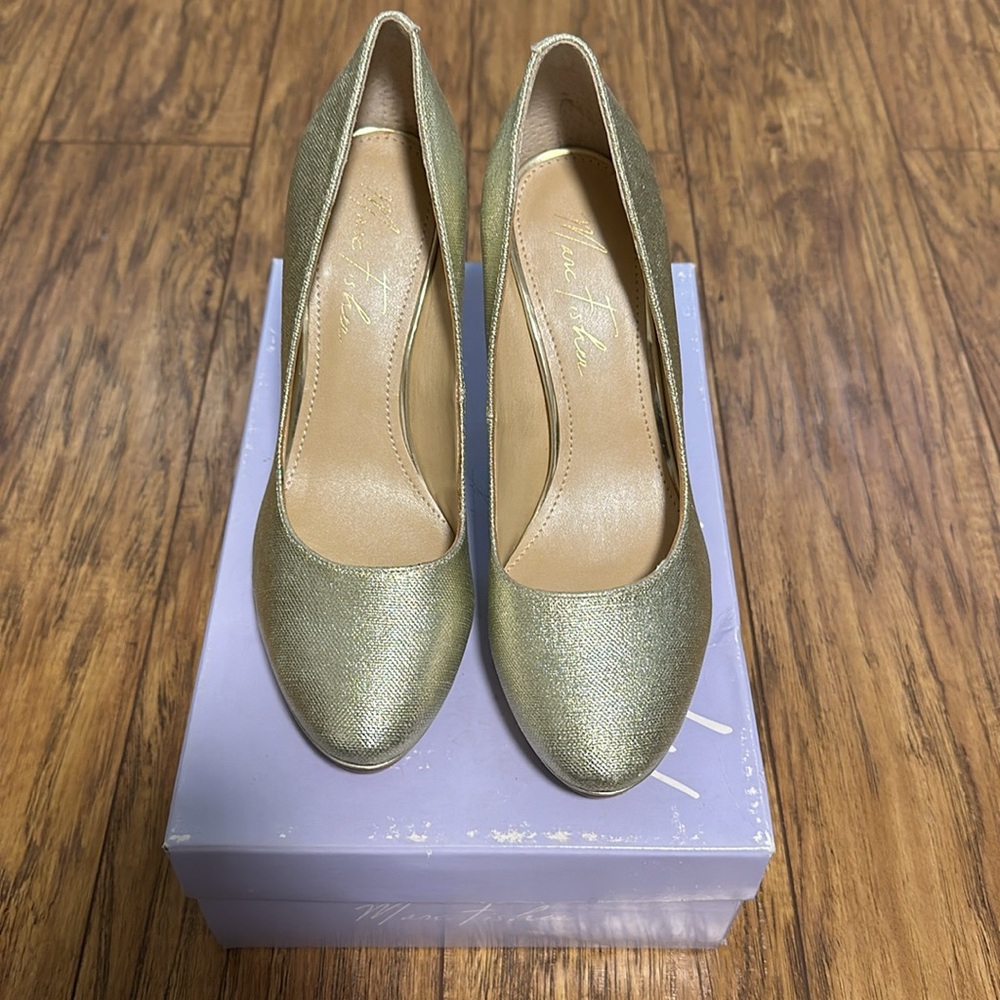 New Marc Fisher Gold heel